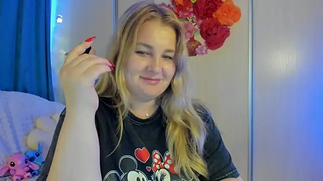 Snapshot of CoraSwon chatting on September 24, 6:17 am CoraSwon online show from September 24, 6:17 am