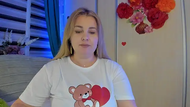 Snapshot of CoraSwon chatting on September 27, 6:13 pm CoraSwon online show from September 27, 6:13 pm