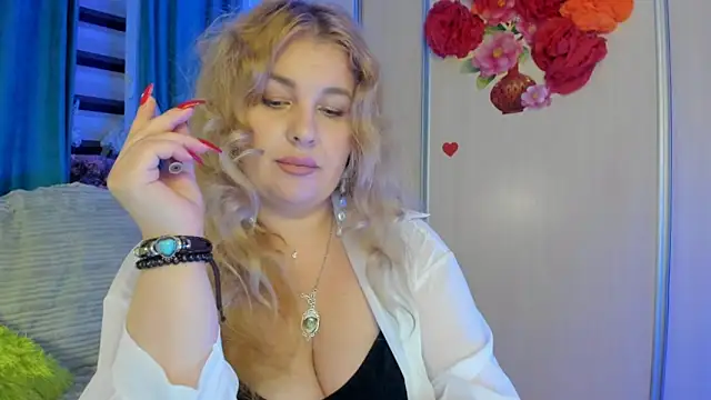 Snapshot of CoraSwon chatting on October 1, 5:41 pm CoraSwon online show from October 1, 5:41 pm