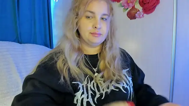 Snapshot of CoraSwon chatting on October 2, 6:42 am CoraSwon online show from October 2, 6:42 am