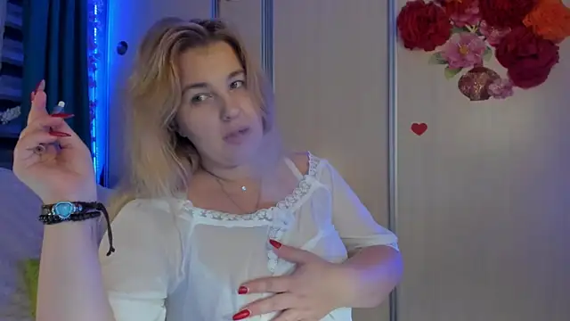 Snapshot of CoraSwon chatting on October 8, 7:00 pm CoraSwon online show from October 8, 7:00 pm