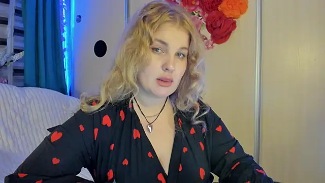 Snapshot of CoraSwon chatting on October 10, 6:40 pm CoraSwon online show from October 10, 6:40 pm