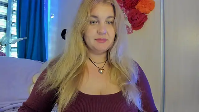 Snapshot of CoraSwon chatting on October 15, 6:46 am CoraSwon online show from October 15, 6:46 am