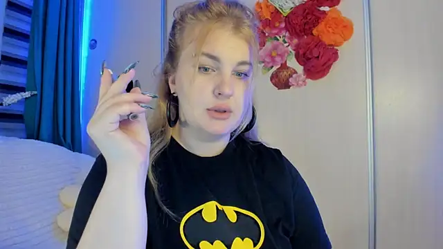 Snapshot of CoraSwon chatting on October 15, 8:42 pm CoraSwon online show from October 15, 8:42 pm