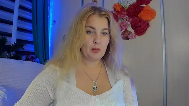 Snapshot of CoraSwon chatting on October 17, 5:59 pm CoraSwon online show from October 17, 5:59 pm