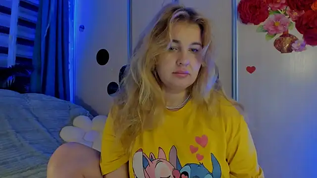 Snapshot of CoraSwon chatting on November 11, 1:27 am CoraSwon online show from November 11, 1:27 am