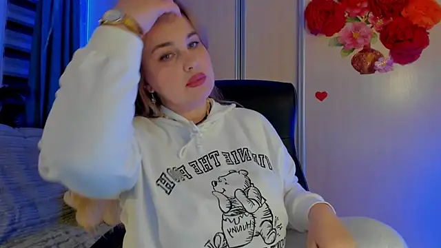 Snapshot of CoraSwon chatting on November 12, 4:51 pm CoraSwon online show from November 12, 4:51 pm