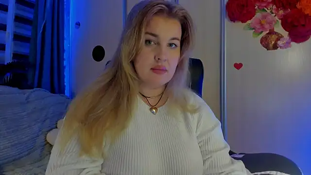 Snapshot of CoraSwon chatting on November 13, 10:08 pm CoraSwon online show from November 13, 10:08 pm