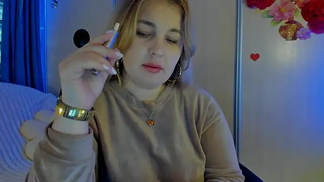 Snapshot of CoraSwon chatting on November 25, 6:13 am CoraSwon online show from November 25, 6:13 am