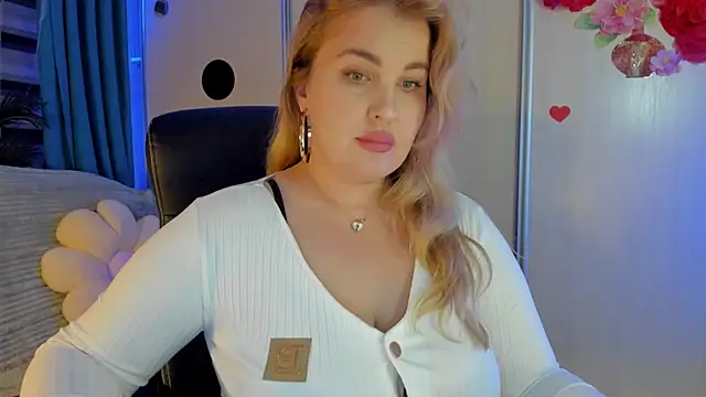 Snapshot of CoraSwon chatting on December 5, 4:36 pm CoraSwon online show from December 5, 4:36 pm