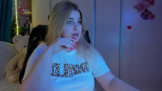 CoraSwon online show from March 5, 5:20 pm