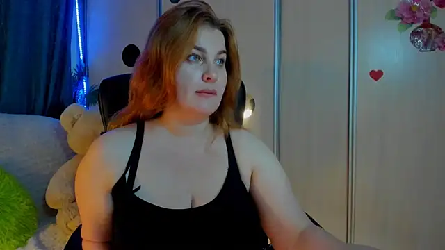 CoraSwon online show from June 8, 5:02 pm