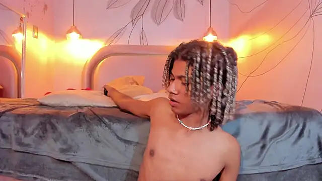 Snapshot of Maxim-Walker chatting on February 12, 6:08 am Maxim-Walker online show from February 12, 6:08 am