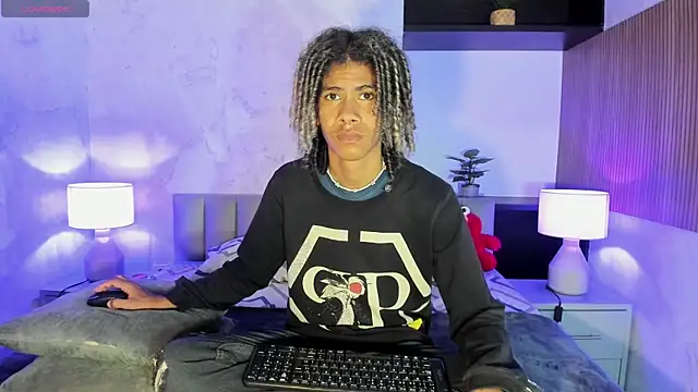 Snapshot of Maxim-Walker chatting on February 17, 3:04 am Maxim-Walker online show from February 17, 3:04 am