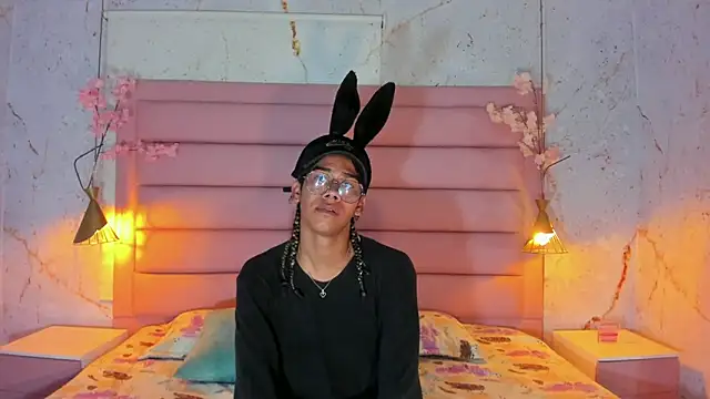 Snapshot of Maxim-Walker chatting on October 28, 3:10 am Maxim-Walker online show from October 28, 3:10 am