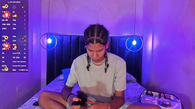 Snapshot of Maxim-Walker chatting on November 8, 3:29 am Maxim-Walker online show from November 8, 3:29 am