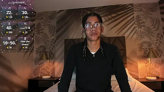 Snapshot of Maxim-Walker chatting on November 14, 4:00 am Maxim-Walker online show from November 14, 4:00 am