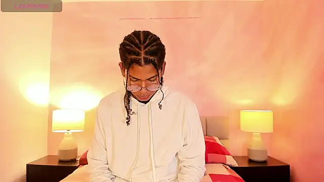 Snapshot of Maxim-Walker chatting on November 17, 3:12 am Maxim-Walker online show from November 17, 3:12 am