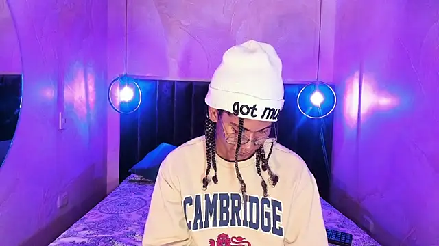 Snapshot of Maxim-Walker chatting on November 24, 3:06 am Maxim-Walker online show from November 24, 3:06 am