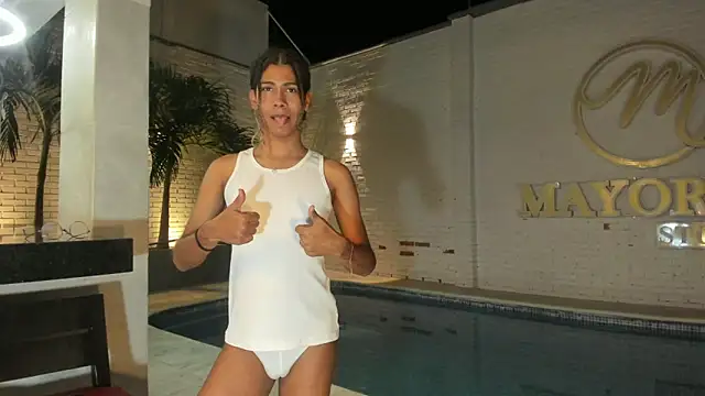 Snapshot of Maxim-Walker chatting on November 28, 3:09 am Maxim-Walker online show from November 28, 3:09 am