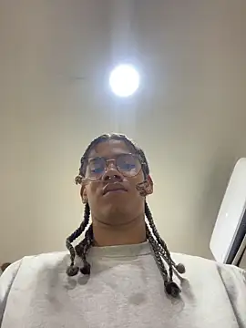 Snapshot of Maxim-Walker chatting on December 3, 3:03 am Maxim-Walker online show from December 3, 3:03 am