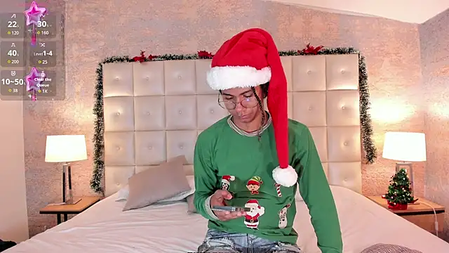 Snapshot of Maxim-Walker chatting on December 15, 3:11 am Maxim-Walker online show from December 15, 3:11 am