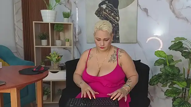 GianellaCox  online show from October 29, 1:02 pm