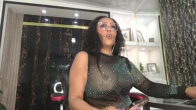 Snapshot of AmberNix chatting on November 28, 1:58 pm AmberNix online show from November 28, 1:58 pm