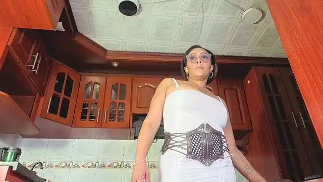 Snapshot of AmberNix chatting on June 9, 1:34 pm AmberNix online show from June 9, 1:34 pm