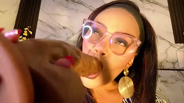 AmberNix online show from July 4, 7:31 pm
