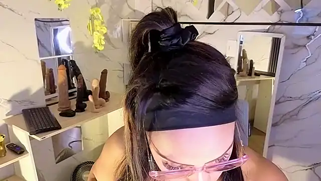 AmberNix online show from July 22, 1:14 pm