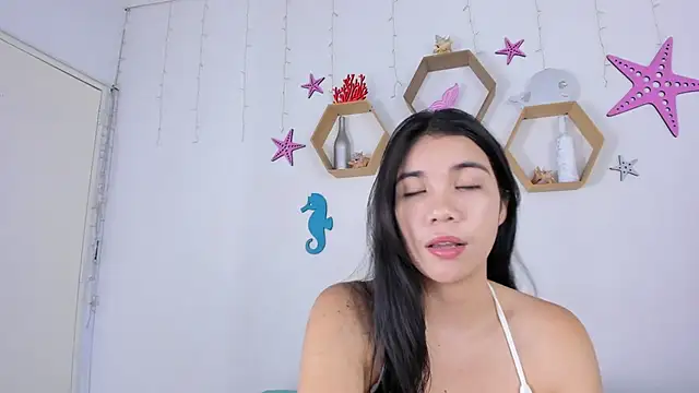Snapshot of Emiily_Parkerr chatting on December 7, 3:04 am Emiily Parkerr online show from December 7, 3:04 am