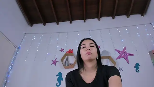 Snapshot of Emiily_Parkerr chatting on December 28, 9:09 am Emiily Parkerr online show from December 28, 9:09 am