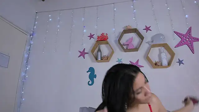 Snapshot of Emiily_Parkerr chatting on February 14, 3:11 am Emiily Parkerr online show from February 14, 3:11 am