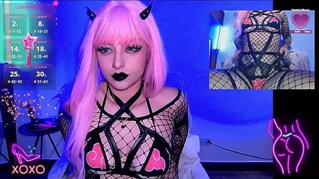 Snapshot of HollyDominic chatting on February 5, 5:20 pm HollyDominic online show from February 5, 5:20 pm