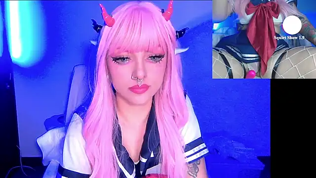 Snapshot of HollyDominic chatting on February 20, 9:11 am HollyDominic online show from February 20, 9:11 am