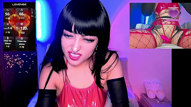 Snapshot of HollyDominic chatting on March 5, 5:08 pm HollyDominic online show from March 5, 5:08 pm