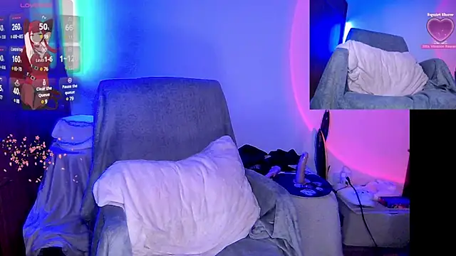 Snapshot of HollyDominic chatting on March 21, 12:51 am HollyDominic online show from March 21, 12:51 am