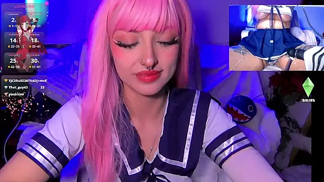 Snapshot of HollyDominic chatting on October 3, 7:00 pm HollyDominic online show from October 3, 7:00 pm