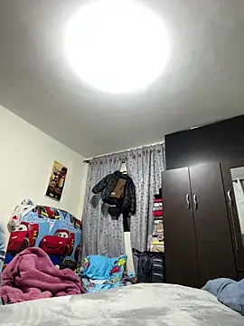 Snapshot of astrid-omega chatting on January 1, 4:18 am astrid-omega online show from January 1, 4:18 am