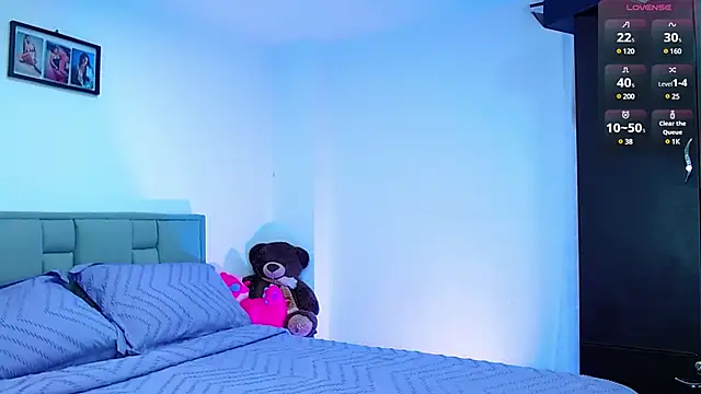 Snapshot of astrid-omega chatting on March 14, 12:32 am astrid-omega online show from March 14, 12:32 am