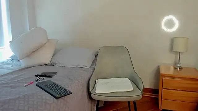 Snapshot of melisa_ferretti chatting on December 4, 6:05 pm melisa ferretti online show from December 4, 6:05 pm