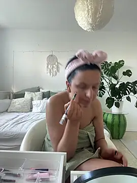 Off  Melonenmandy online show from April 8, 8:14 am