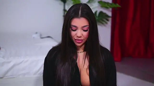 Snapshot of NatyDesiree chatting on October 5, 9:18 am NatyDesiree online show from October 5, 9:18 am