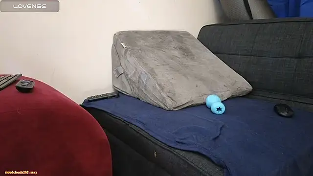 Snapshot of pantslesstraveler_plt chatting on March 13, 12:35 pm pantslesstraveler plt online show from March 13, 12:35 pm