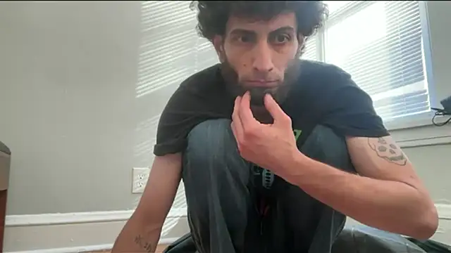 Snapshot of pantslesstraveler_plt chatting on October 8, 2:04 pm pantslesstraveler plt online show from October 8, 2:04 pm