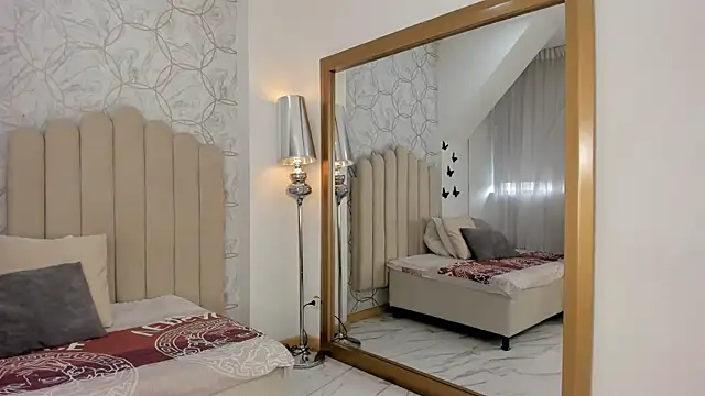 Snapshot of SofiaRios04 chatting on February 6, 12:26 pm SofiaRios04 online show from February 6, 12:26 pm