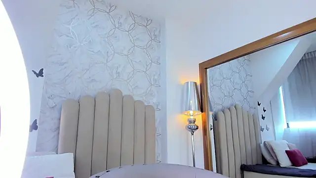 Snapshot of SofiaRios04 chatting on September 29, 12:43 pm SofiaRios04 online show from September 29, 12:43 pm