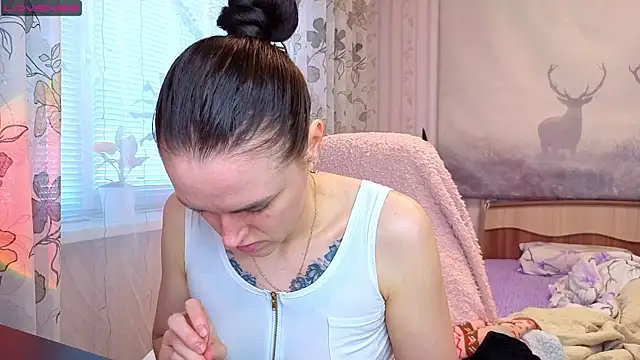 Bella  Swoon online show from April 28, 4:50 am