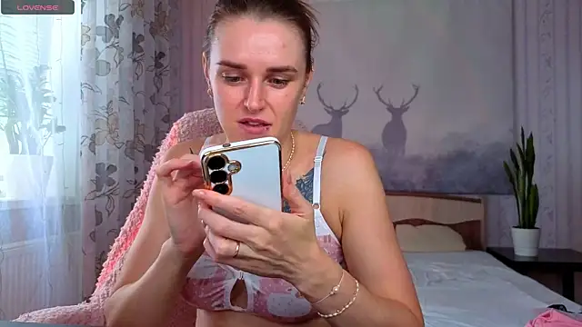 Bella  Swoon online show from June 25, 6:18 am